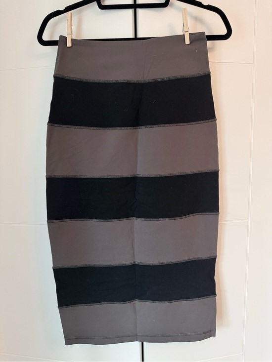 lululemon athletica Dresses & Skirts - Lululemon Tiered Bodycon Skirt